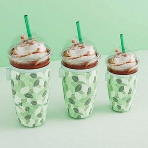 Green Leaf Patterned Drink Sleeves